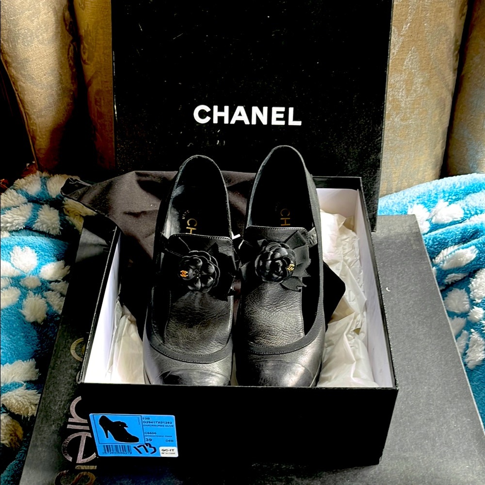 CHANEL Black Leather shoes  with Camellia Embellishments